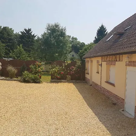 House 3 Minutes From Beauvais Tille Airport Semesterbostad