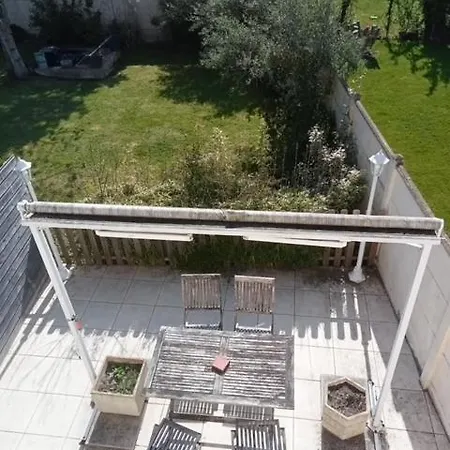 Сasa de vacaciones House 3 Minutes From Beauvais Tille Airport
